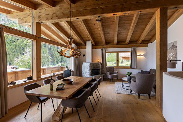Mountain Chalet Plus Deluxe | Family - Living room view